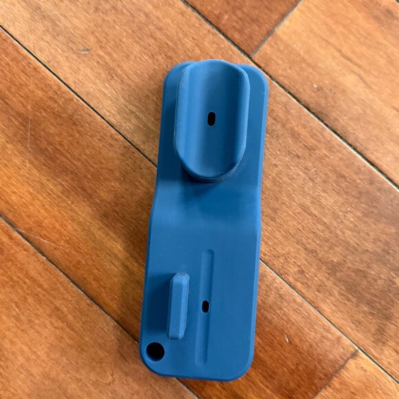 Merkury 3-IN-1 Device Stand Desktop Charging Station in Midnight Blue - Picture 4 of 5